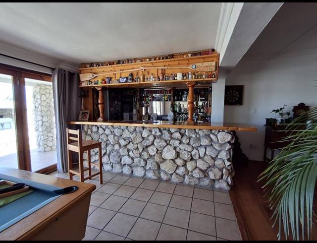 4 BEDROOM HOUSE FOR SALE IN SANDY POINT